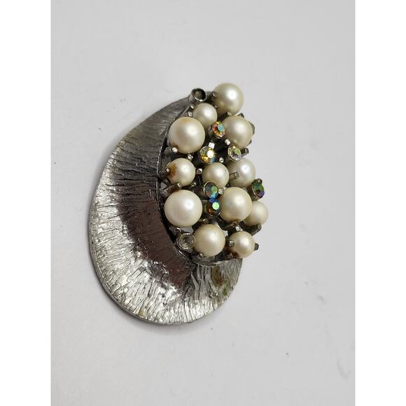 Vintage pearl cluster brooch rhinestone AB accent mid-century jewelry - Picture 3 of 9